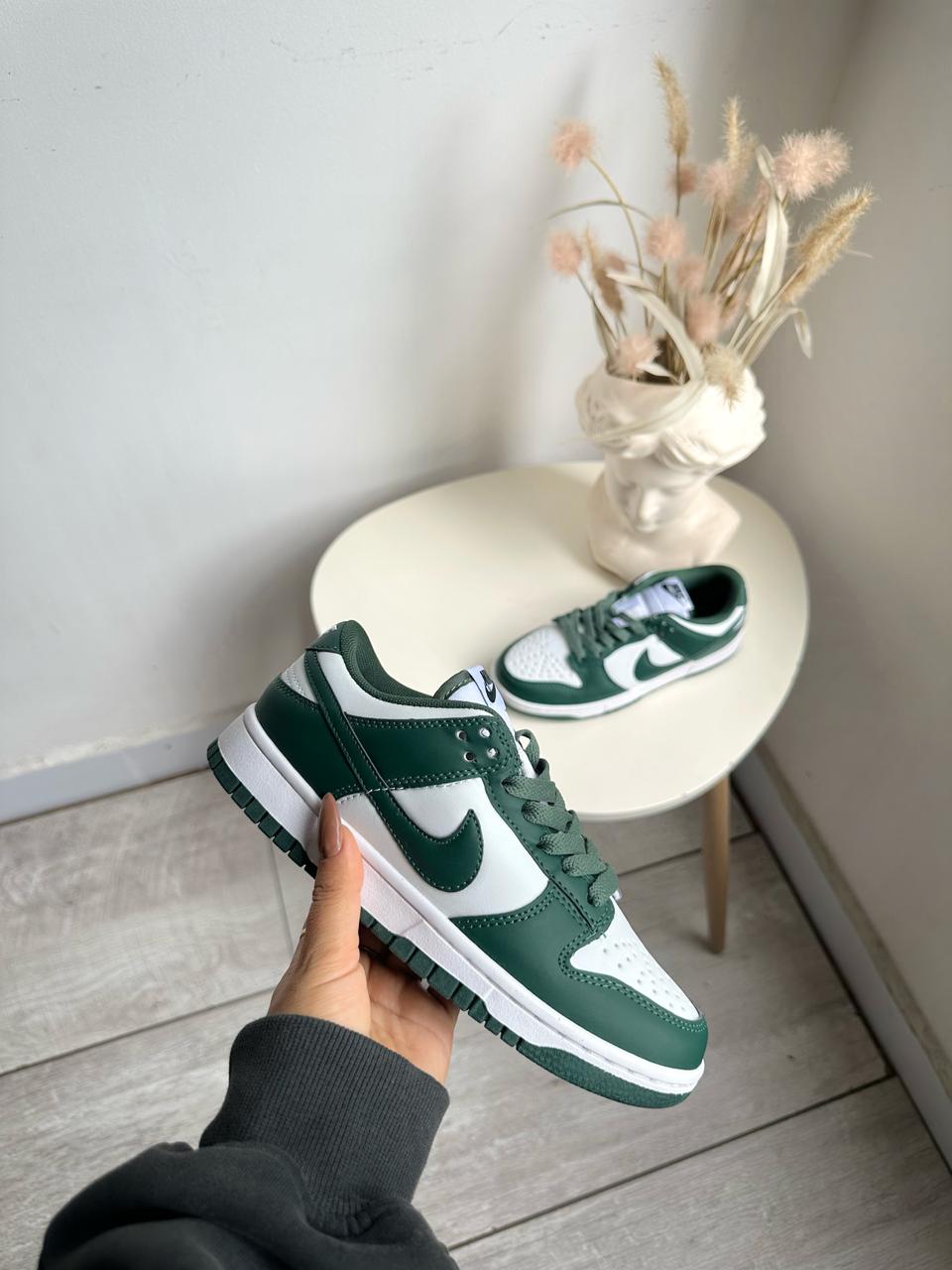 NIKE DUNK DAMA