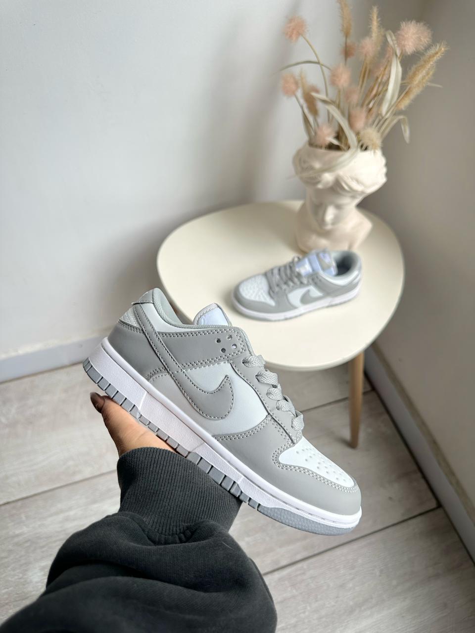 NIKE DUNK DAMA